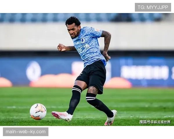 弋腾传射建功玉昆取开门红 老将中卫七年首球显价值